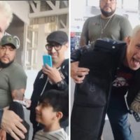 Mike Dirnt, integrante de Green Day, regala bajo a niño mexicano (Video)