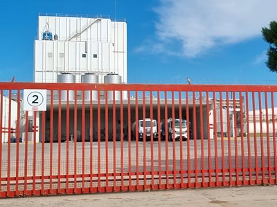 Incertidumbre por un paro total de los trabajadores de una importante lechera en el país