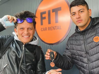 “Desde que aterrizás, empieza la aventura": lo dijo Darío Lopilato mientras se subía a su camioneta rentada en Salta