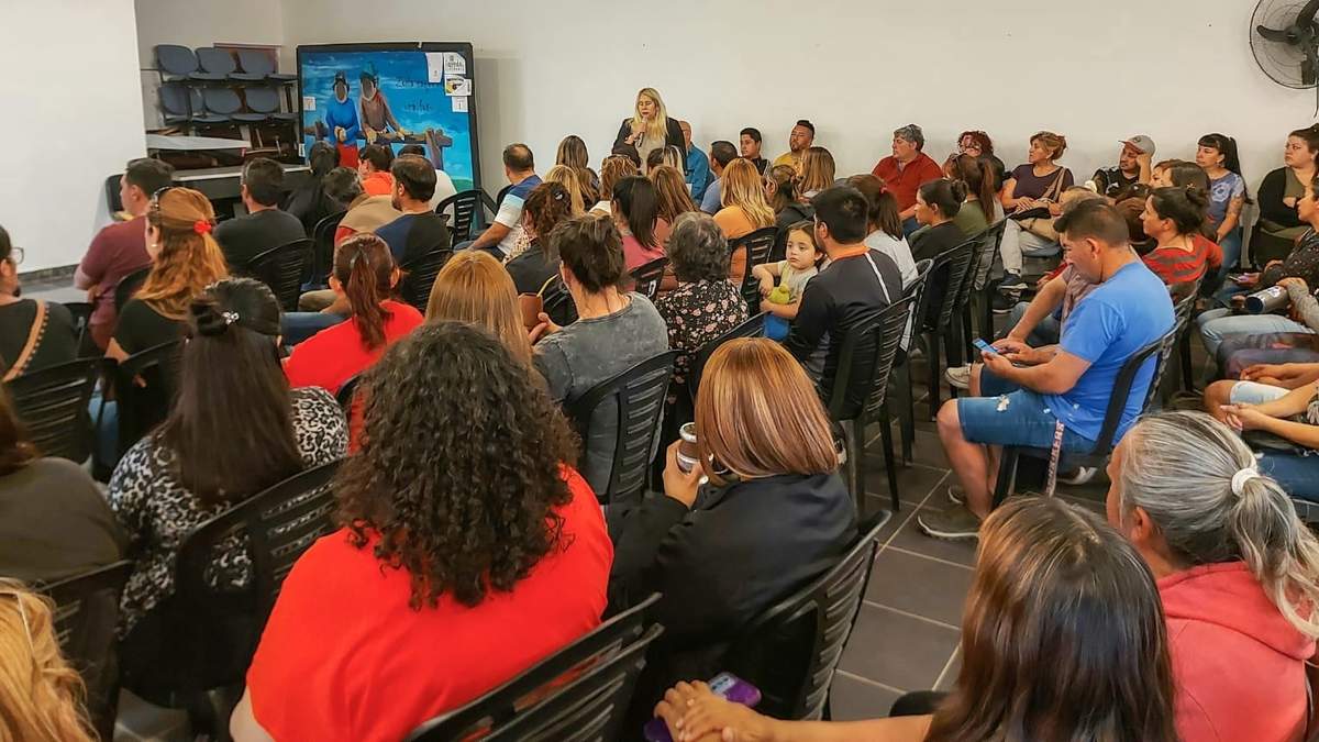 Encuentro municipal en la Sala de la Juventud. Fuente: (Neuquén 24 horas)