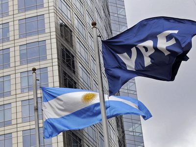 Los directores políticos de YPF se asignaron un sueldo anual de hasta U$S 1 millón