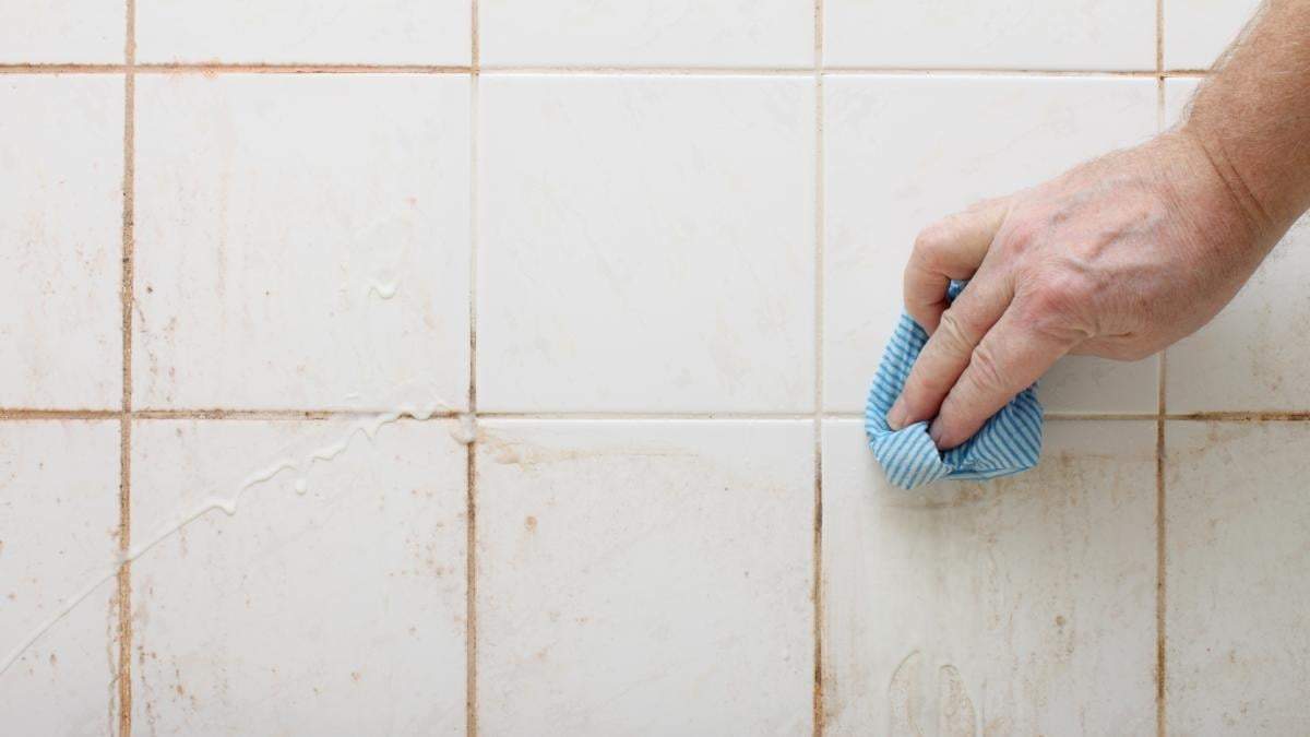 Juntas del baño. Fuente: (Getty Images/ iStockPhoto)