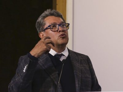 Dictamen de Morena para aumentar multas por injurias al presidente es "un error": Monreal