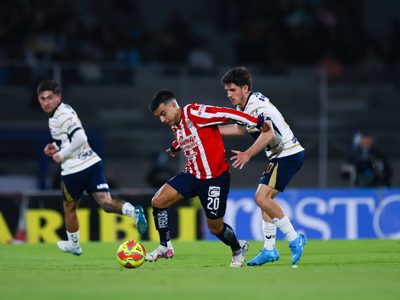 Chivas vence 1-0 a Pumas en un deslucido partido (Videos)