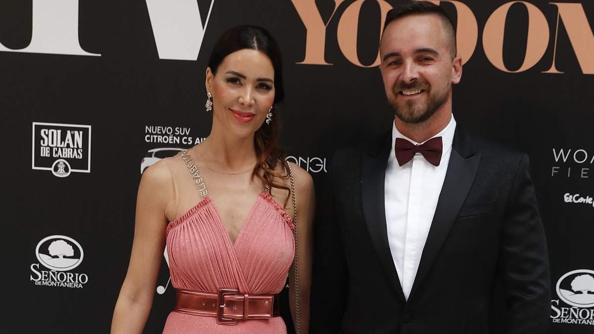 Vania Millán y su prometido. Fuente: (Instagram)