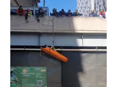 Joven de 25 años sobrevive tras saltar de un edificio en la Miguel Hidalgo
