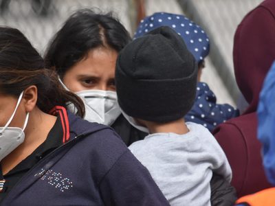 “Polleros” usan a menores para facilitar tránsito de migrantes en México o para ingresar a EU: INM