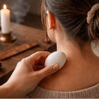 El ritual de limpieza con huevo que muchos hacen en marzo: qué día se recomienda y por qué