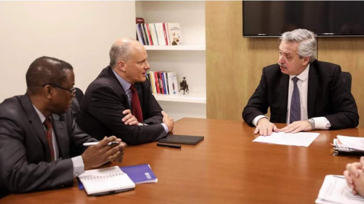 Director del FMI Alejandro Werner con el presidente Alberto Fernández. Fuente: (Twitter)