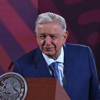 AMLO defiende a Ana Guevara y culpa al neoliberalismo por el mal desempeño de México en París 2024