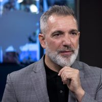 20 años menor que él y venezolana: ella es Karen, la hermosa y profesional esposa de Pablo Duggan