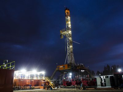 El congelamiento del precio del combustible derrumba a la industria del petróleo