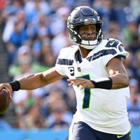 Geno Smith guía remontada de los Seahawks en el cuarto periodo para vencer a Titans 20-17