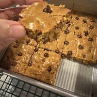 Blondies proteicos con chips de chocolate: para esos días fríos en los que querés algo dulce sin subir tantas calorías
