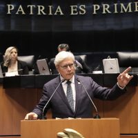 Bonilla regresa al Senado y acusa a la gobernadora de BC de pactar con el CJNG