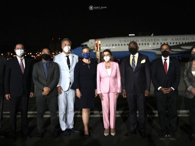Pelosi aterriza en Taiwán a pesar de las amenazas de China: "Visita no contradice la política de EU"