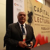 Otorgan a José Raúl Silva la primera Medalla 'Biblioteca de México”