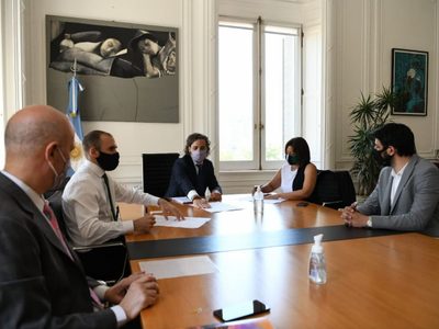 Alivio para las finanzas de Río Negro: Carreras firmó convenio con Nación
