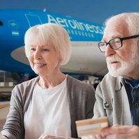 Acuerdo entre ANSES y Aerolíneas Argentinas para que los jubilados puedan viajar con beneficios