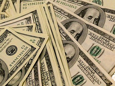 Cómo se movió el dólar esta semana después de que le precio toque su histórico máximo