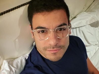 “Cosas que uno hace en cuarentena...": Carlos Rivera apareció con un radical cambio de look
