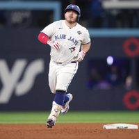 Con HR y 3 producidas de  Kirk, Toronto apaleó 11-4 a los Dodgers (Video)