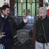 En Chihuahua, López Obrador se compromete a extraditar a César Duarte