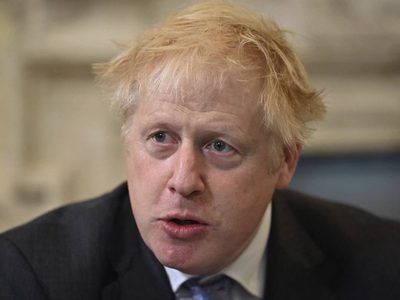 Matanza de civiles en la ciudad ucraniana de Bucha "no dista mucho del genocidio": Johnson