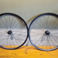 Con la rueda vieja de una bicicleta: armá esta hermosa mesa que queda perfecta en cualquier rincón de tu hogar