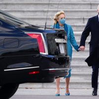 Biden revierte acciones migratorias de Trump y congela gastos para el muro