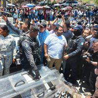 Liberan la Autopista del Sol y a los 13 funcionarios retenidos en Chilpancingo