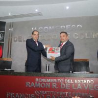 En Colima, el gobernador es abucheado en la entrega de su tercer informe