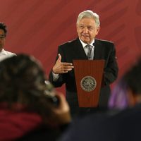 Por bono navideño, López Obrador pide a diputados actuar con "rectitud y austeridad"