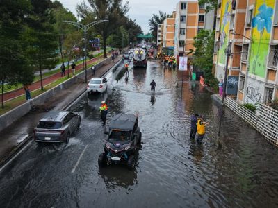 Megafuga en Iztapalapa provoca desperdicio de miles de litros de agua potable