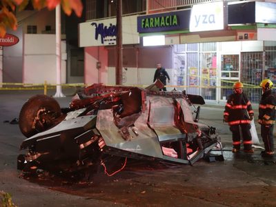 Destrozan otra Cybertruck de Tesla, ahora en Guadalajara; hay cuatro heridos (Video)