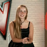 Taína Gravier lleva la campera que todas deberíamos tener en el placard: mirá cómo la usa