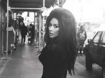 Imperdible: Kim Kardashian agarra la moto y cumple un sueño... ¡con Cher!