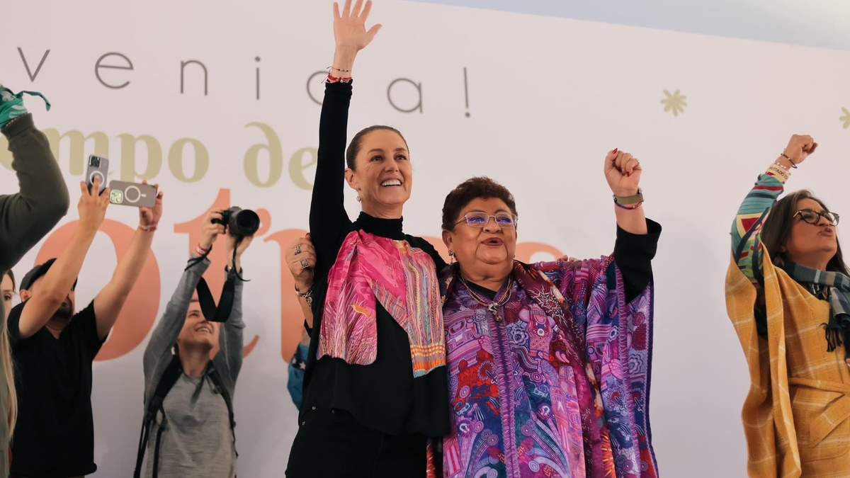 Claudia Sheinbaum cobijó a Ernestina Godoy en acto público
