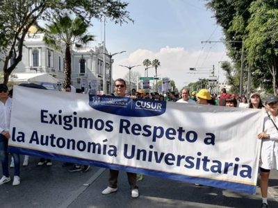 Denuncian “boicot” de Alfaro contra la marcha de la UdeG para exigir más recursos