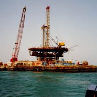 Cae el barril de petróleo y aguardan anuncios