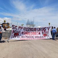 Manifestantes revientan inicio de obra de planta de metanol y hacen huír a Rubén Rocha