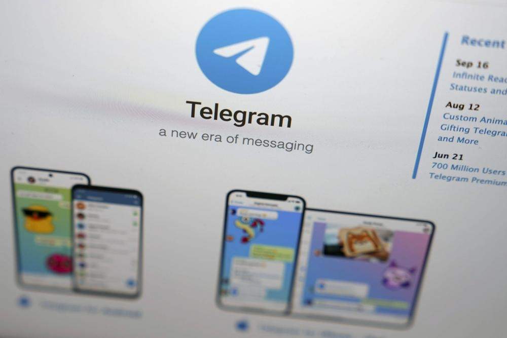 El sitio web de la aplicación de mensajería Telegram se ve en la pantalla de una computadora portátil en Múnich, Alemania