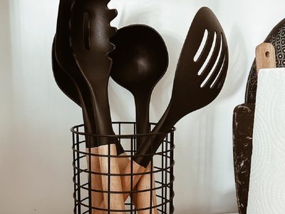 Con 1 tapa de envase de telgopor y una malla: creá el porta utensilios más canchero y sin gastar fortuna