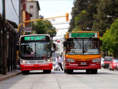 Ante el pedido de aumento del boleto en el transporte en Bariloche, usuarios se organizan en contra