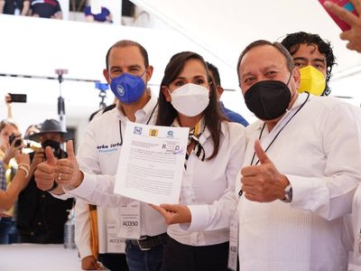 Laura Fernández Piña solicita registro como candidata “Va por Quintana Roo”