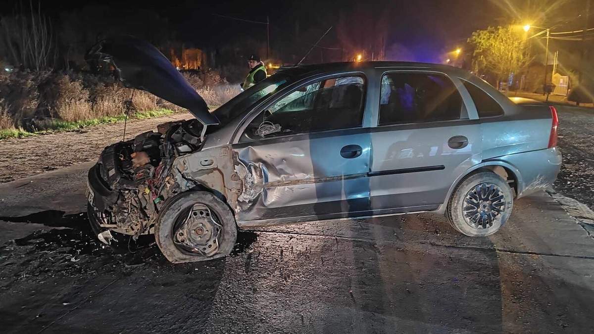 En el accidente solo hubo daños materiales. Fuente: (Centenario Digital).