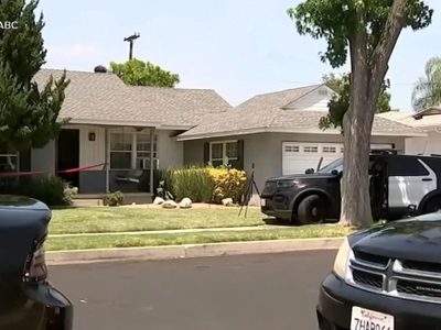 Policía arresta a hijo de novia de James Handy por muerte por apuñalamiento del actor