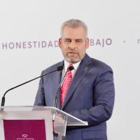 Gobernador de Michoacán se compromete a pagar deuda histórica con Pensiones Civiles del Estado