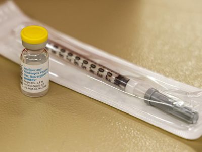 Cede España a la OMS patente de vacuna contra el coronavirus para llevarla a países en desarrollo