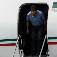 Avión que sacó a Evo Morales de Bolivia fue atacado con un cohete, revela AMLO en su libro